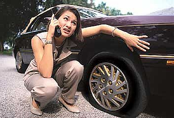 flat-tire-miami-beach-girl-phone